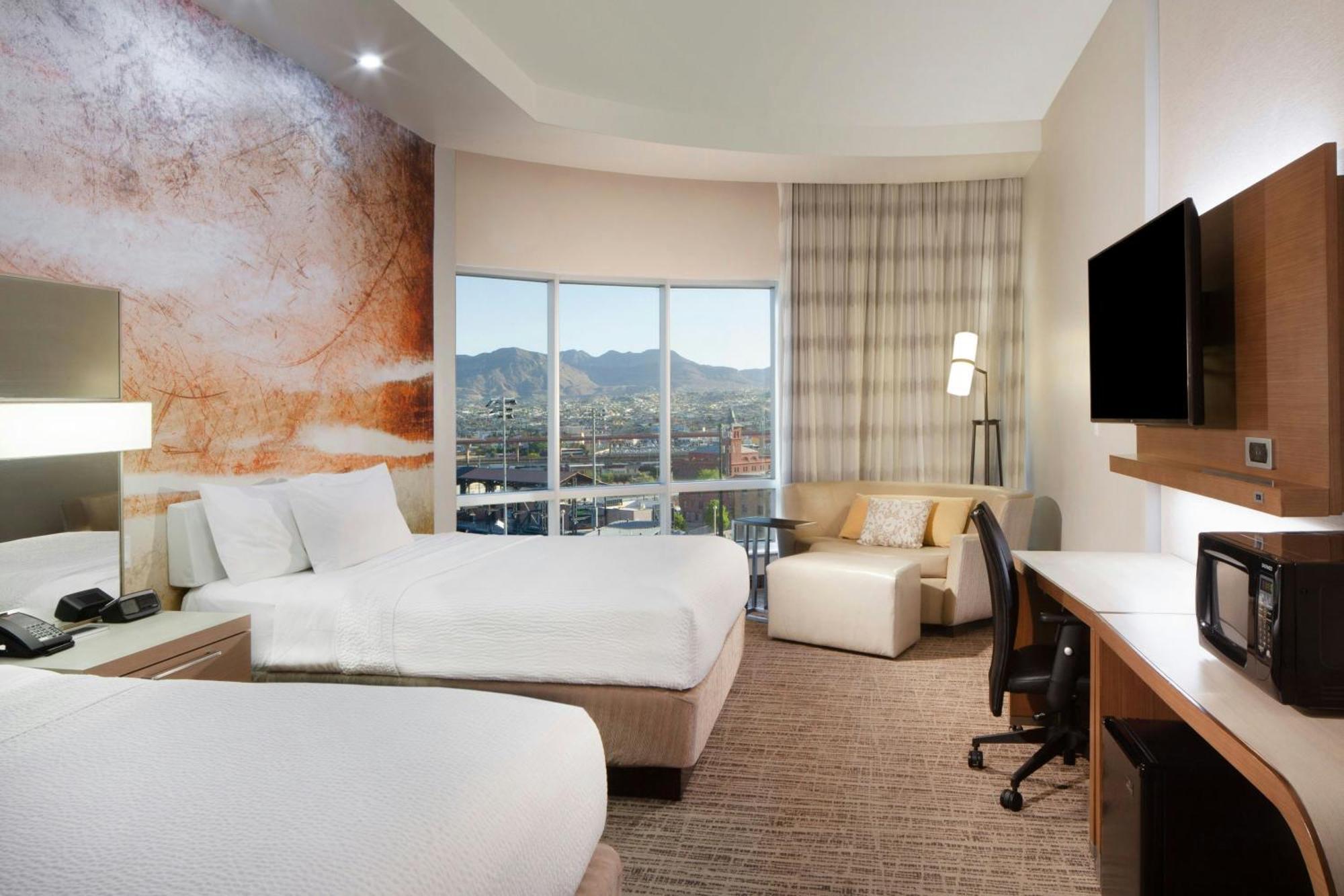 Courtyard By Marriott Downtown/convention Center 3*